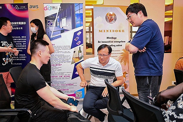 当稳定币大撤退，DeFi老玩家教你如何虎口夺食
